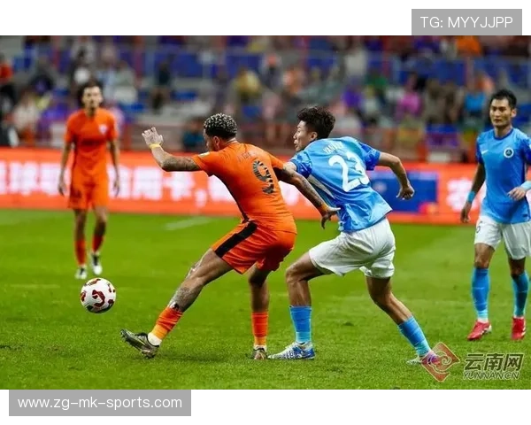 玉昆国脚边路传中助攻前锋，重塑足球比赛新篇章