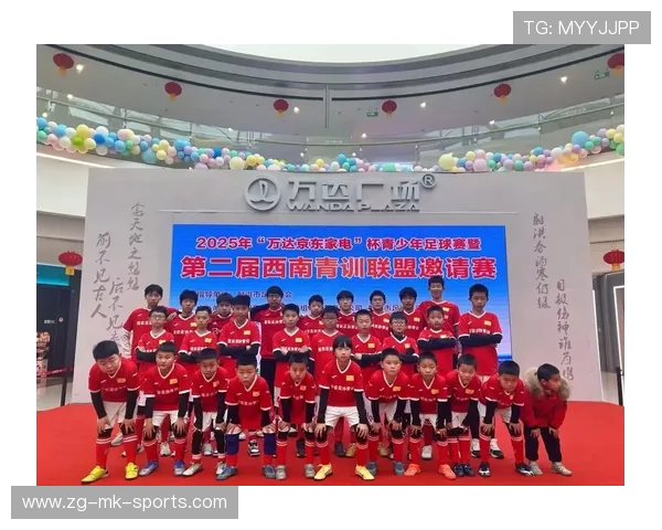 足球联赛在青训扶持中设立联合训练营并推广示范训练方案，足球俱乐部青训